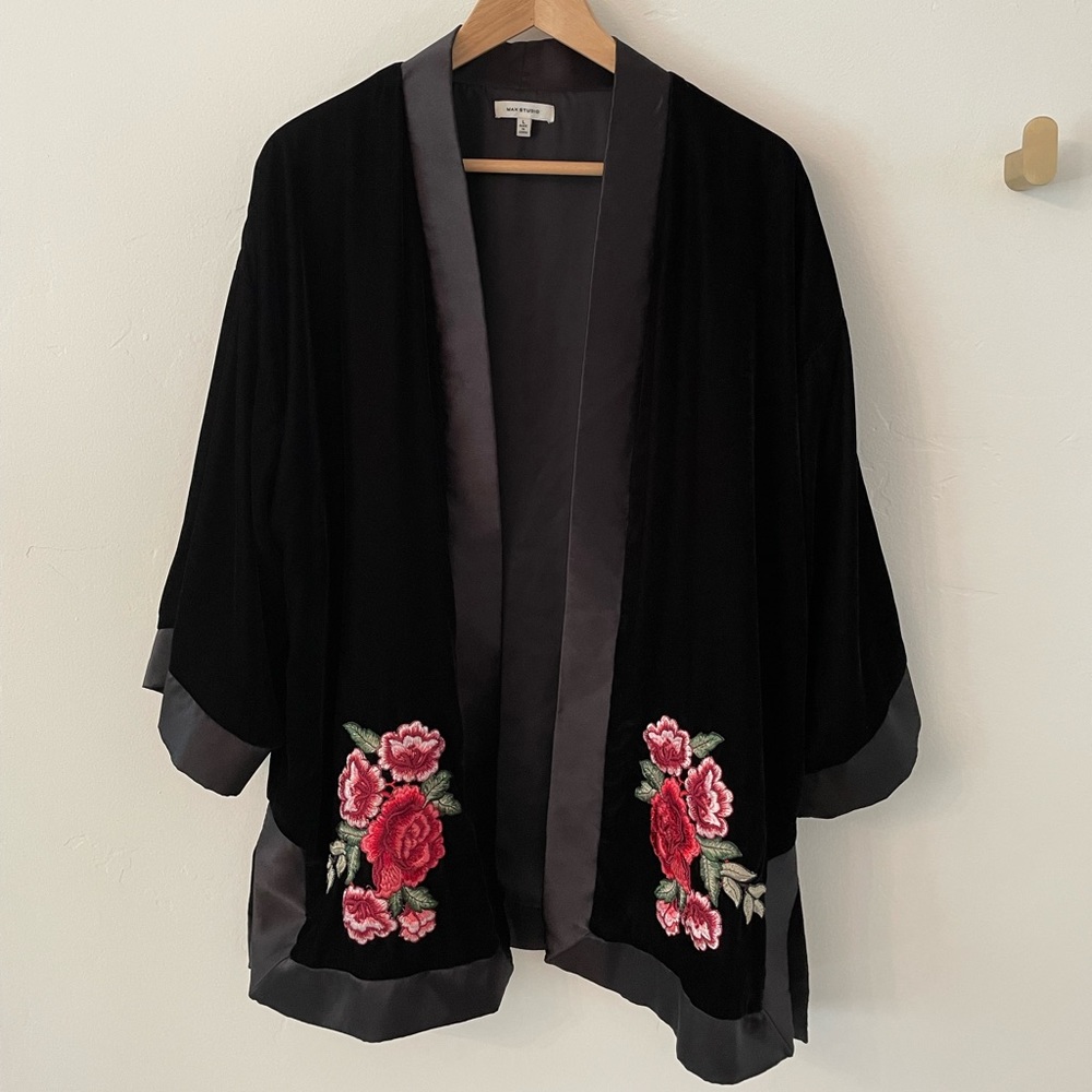 Max Studio embroidered velvet kimono
